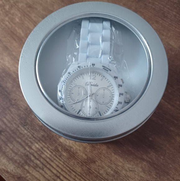 Brèda watch w/ silicone strap - Picture 2 of 3